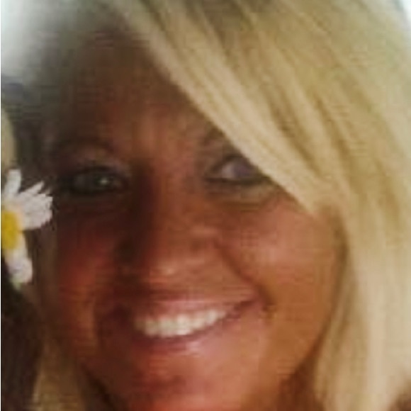 Meet your Posher, Julie - Picture 2 of 2